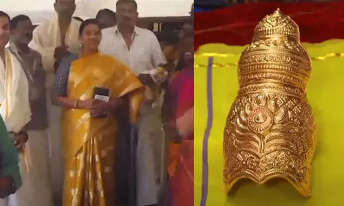 32 പവന്റെ സ്വര്‍ണകിരീടം ഗുരുവായൂര്‍ ക്ഷേത്രത്തിന് സമര്‍പ്പിച്ച് സ്റ്റാലിന്റെ ഭാര്യ