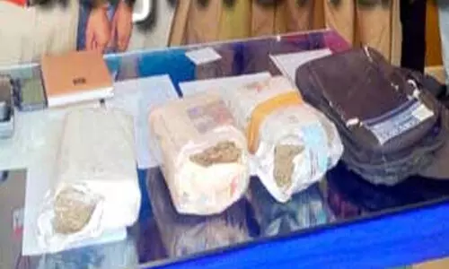 ട്രെയിനിന്റെ സീറ്റുകൾക്കിടയിൽ കഞ്ചാവ് പൊതികൾ; പിടികൂടിയത് 3.16 ലക്ഷം രൂപയു​ടെ മയക്കുമരുന്ന്