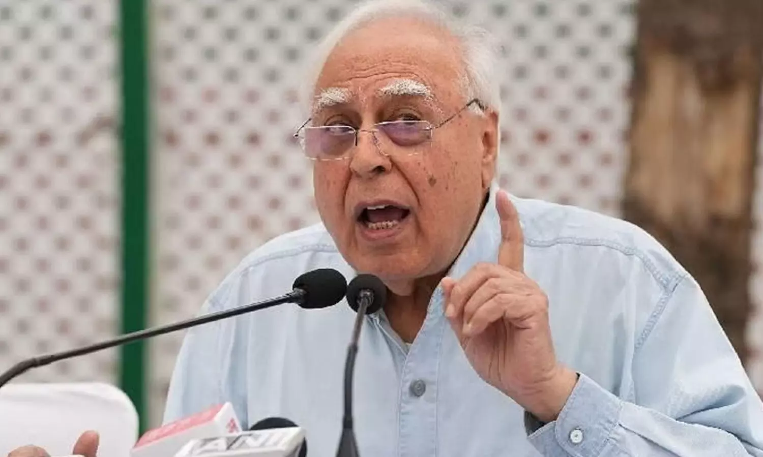 മണിപ്പൂർ:നിശബ്ദരായവരാണ് രാഷ്ട്രീയം കളിക്കുന്നതെന്ന് കപിൽ സിബൽ