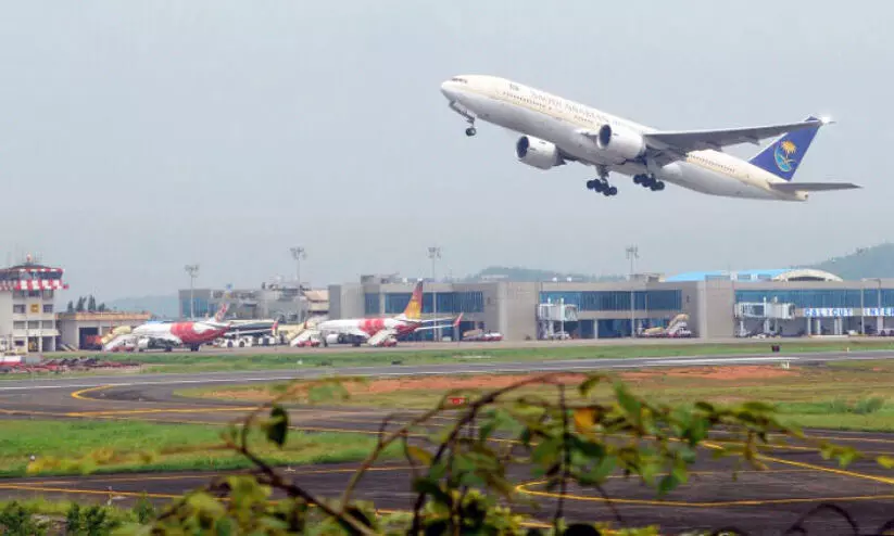 കരിപ്പൂർ എയര്‍ ട്രാഫിക് കണ്‍ട്രോള്‍ ടവര്‍ പുനര്‍നിര്‍മാണം: അനിശ്ചിതത്വം തുടരുന്നു