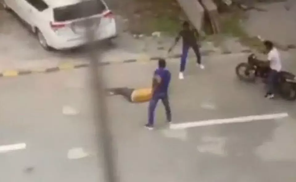 യു.പിയിൽ ബി.ജെ.പി നേതാവിനെ വെടിവെച്ചുകൊന്നു; സംഭവം പട്ടാപ്പകൽ വീട്ടിനുമുന്നിൽ യു.പിയിൽ ബി.ജെ.പി നേതാവിനെ വെടിവെച്ചുകൊന്നു; സംഭവം പട്ടാപ്പകൽ വീട്ടിനുമുന്നിൽ