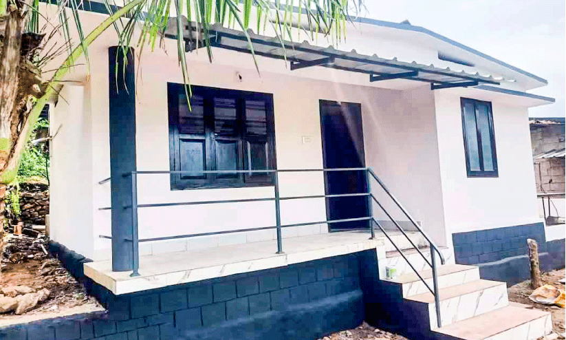 അക്ഷരക്കും ആദ്യത്തിനും കാവലായി കാരുണ്യഭവനം