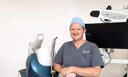 റോബോട്ടിക് ശസ്ത്രക്രിയയിൽ സെഞ്ച്വറി നേട്ടവുമായി ഡോക്ടർ