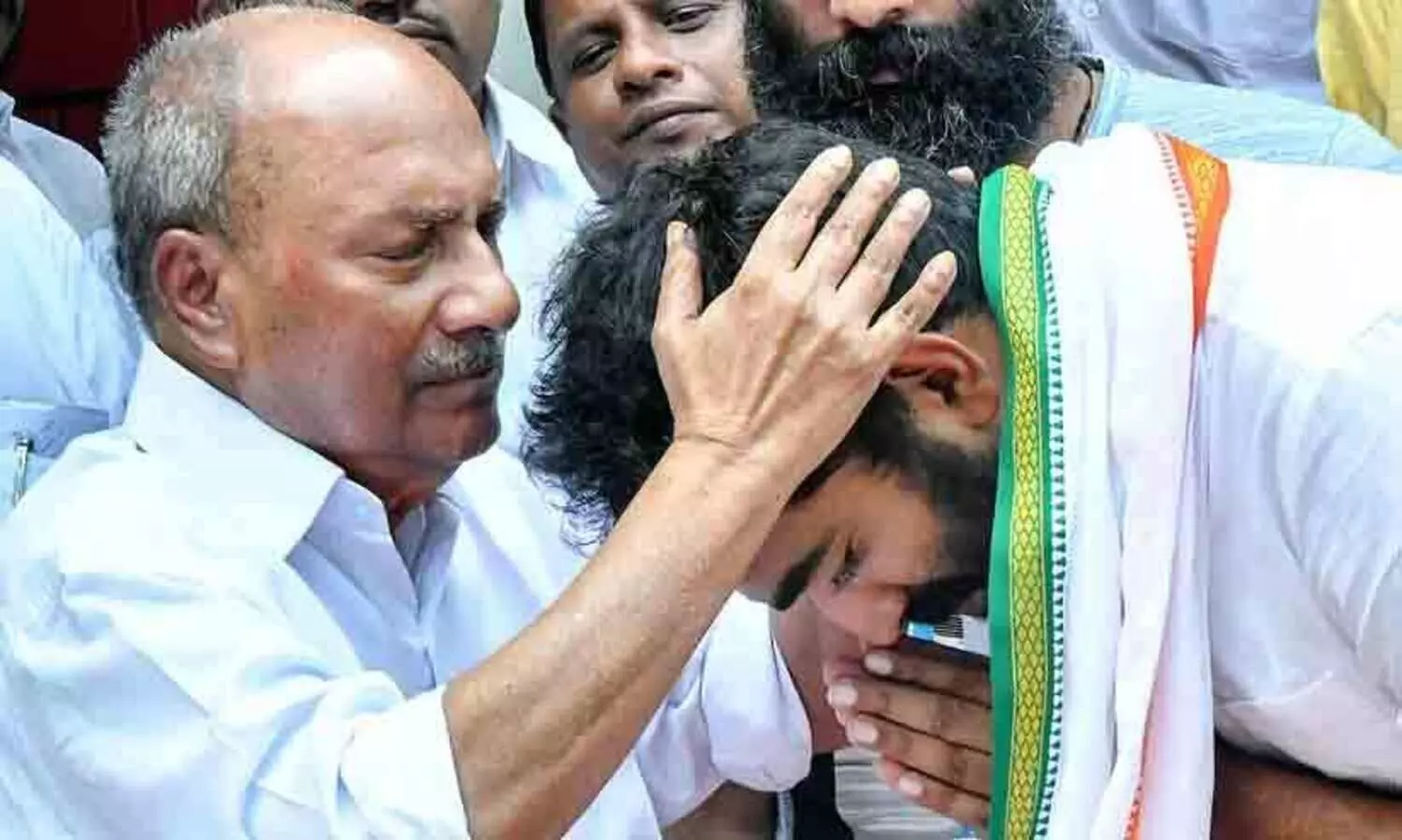 ആന്‍റണിയുടെ ആശീർവാദത്തോടെ ചാണ്ടി ഉമ്മൻ പുതുപ്പള്ളി ഗോദയിലേക്ക്