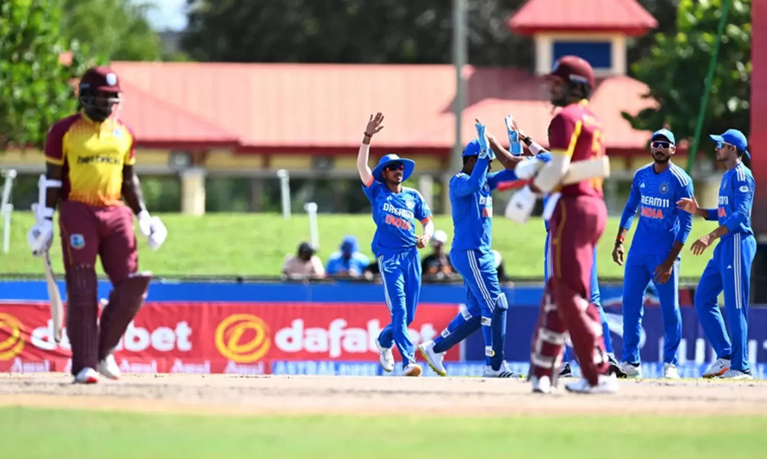 ഹെറ്റ്‌മെയറിന് അർധ സെഞ്ച്വറി; ഇന്ത്യക്ക് 179 റൺസ് വിജയ ലക്ഷ്യം