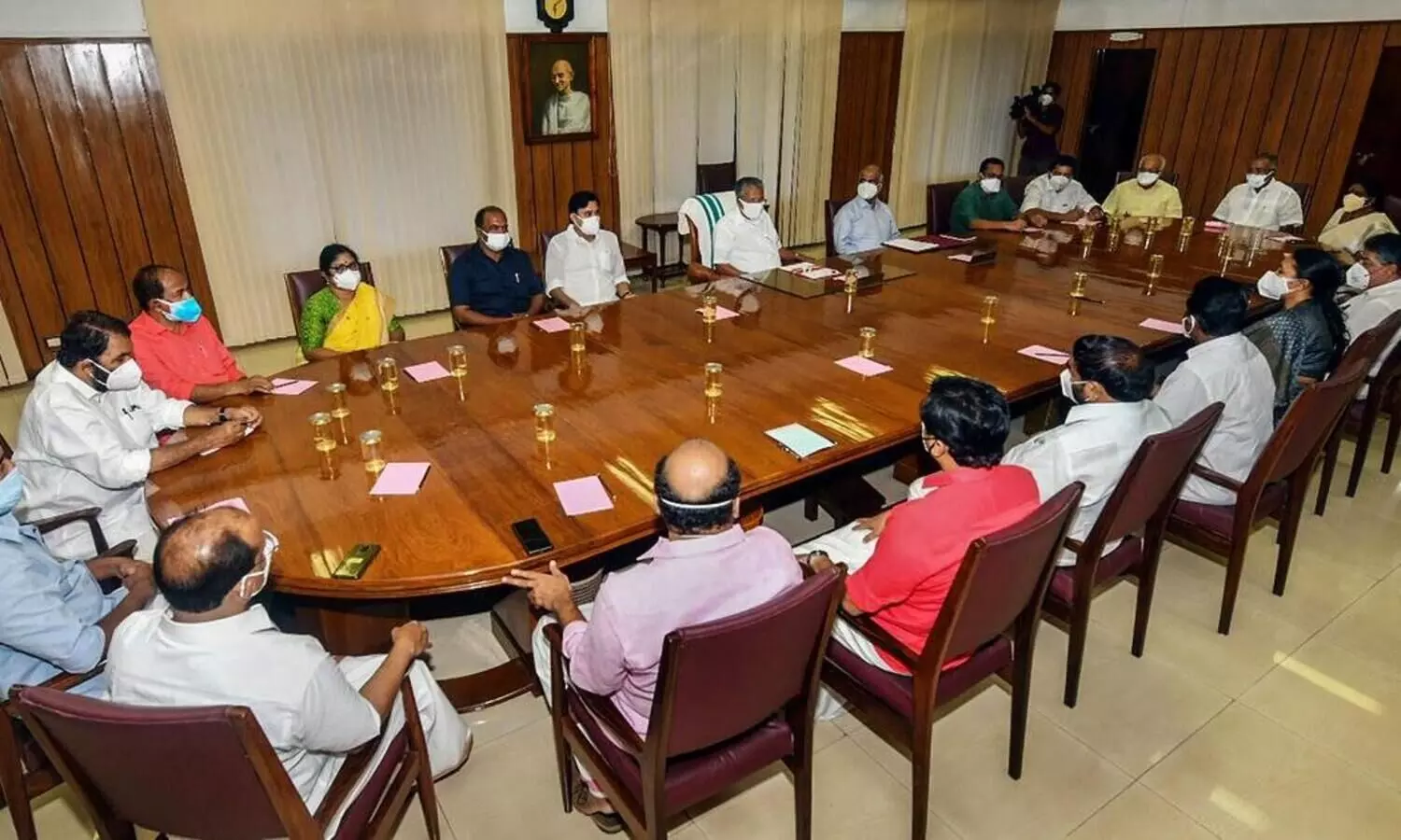 നാല് മന്ത്രിമാരും ചീഫ് വിപ്പും താമസിക്കുന്നത് വാടക കെട്ടിടത്തിൽ; ചെലവ് ലക്ഷങ്ങൾ