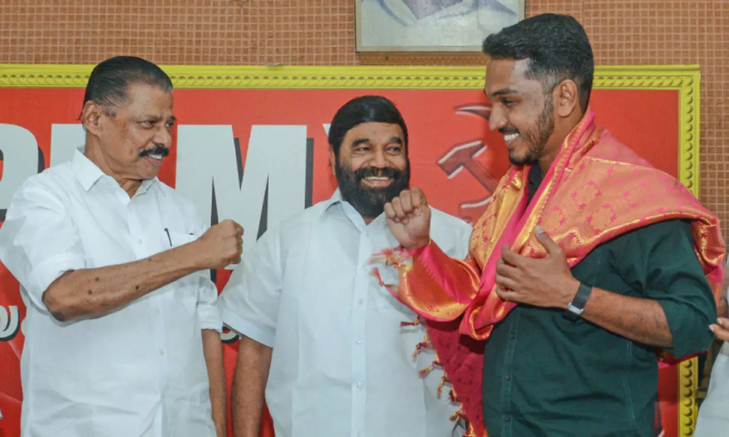 ജെയ്കും കളത്തിൽ; അതിവേഗത്തിൽ പുതുപ്പള്ളി