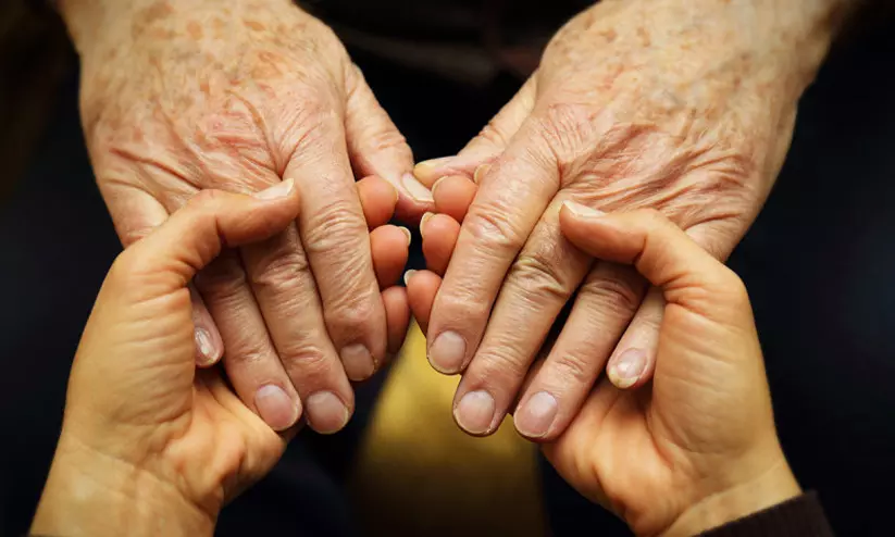 വയോജനങ്ങൾക്ക് സൗജന്യ ചികിത്സയുമായി ഷാർജ വയോജനങ്ങൾക്ക് സൗജന്യ ചികിത്സയുമായി ഷാർജ