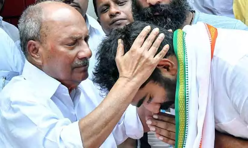 ആന്‍റണിയുടെ ആശീർവാദത്തോടെ ചാണ്ടി ഉമ്മൻ പുതുപ്പള്ളി ഗോദയിലേക്ക്