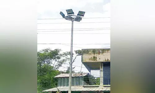 നോ​ക്കു​കു​ത്തി​യാ​യി ഹൈ​മാ​സ്റ്റ് ലൈ​റ്റു​ക​ൾ