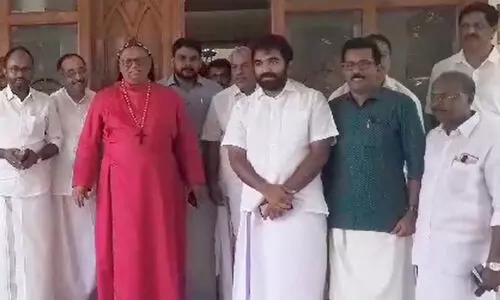 ചാണ്ടി ഉമ്മൻ മാർത്തോമാ സഭ ആസ്ഥാനത്ത്