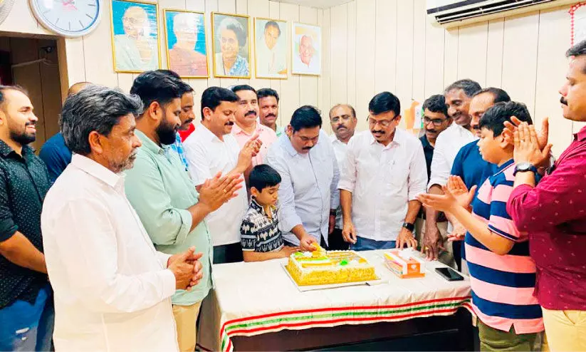 ക്വിറ്റ് ഇന്ത്യ ദിനാചരണവും യൂത്ത് കോൺഗ്രസ് ജന്മദിനവും ആഘോഷിച്ചു