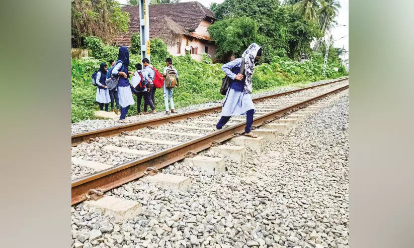 മരണത്തിന്റെ ചൂളംവിളി മരണത്തിന്റെ ചൂളംവിളി