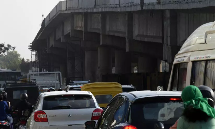 ആലുവ-അങ്കമാലി ദേശീയ പാത ഗതാഗതക്കുരുക്ക് കുറക്കാൻ നടപടിയില്ല ആലുവ-അങ്കമാലി ദേശീയ പാത ഗതാഗതക്കുരുക്ക് കുറക്കാൻ നടപടിയില്ല