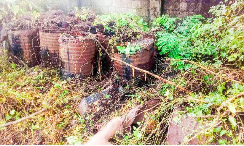 68 ലക്ഷം രൂപയുടെ ടാർ നശിച്ചു; വിജിലൻസ് അന്വേഷണം ആവശ്യപ്പെട്ട് ഭരണസമിതി 68 ലക്ഷം രൂപയുടെ ടാർ നശിച്ചു; വിജിലൻസ് അന്വേഷണം ആവശ്യപ്പെട്ട് ഭരണസമിതി