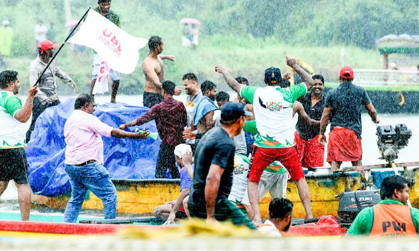 കാലാവസ്ഥ ചതിച്ചു; മുഖ്യമന്ത്രിക്ക്​ ഇറങ്ങാനായില്ല