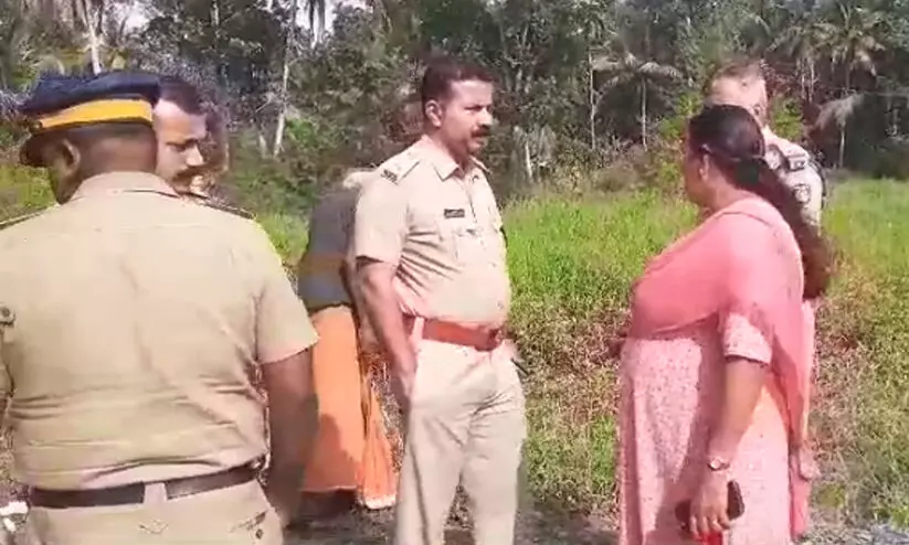 ചതുപ്പിൽ നിന്ന് ലഭിച്ചത് പെൺകുഞ്ഞിന്റെ മൃതദേഹം; ഇരു കാൽപാദങ്ങളും നഷ്ടപ്പെട്ട നിലയിൽ ചതുപ്പിൽ നിന്ന് ലഭിച്ചത് പെൺകുഞ്ഞിന്റെ മൃതദേഹം; ഇരു കാൽപാദങ്ങളും നഷ്ടപ്പെട്ട നിലയിൽ