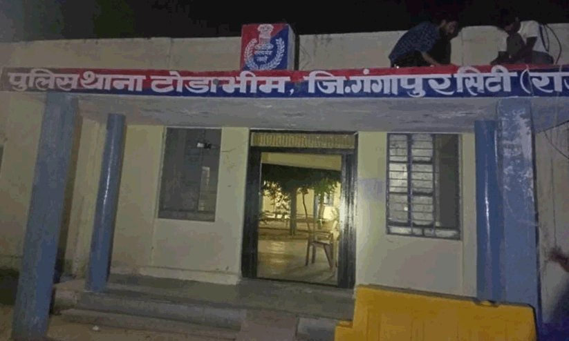 മൊബൈൽ ഫോൺ നൽകാമെന്ന് വാഗ്ദാനം നൽകി രാജസ്ഥാനിൽ 17കാരിയെ ബലാത്സംഗം ചെയ്തു; സർക്കാർ ഉദ്യോഗസ്ഥനായി തിരച്ചിൽ മൊബൈൽ ഫോൺ നൽകാമെന്ന് വാഗ്ദാനം നൽകി രാജസ്ഥാനിൽ 17കാരിയെ ബലാത്സംഗം ചെയ്തു; സർക്കാർ ഉദ്യോഗസ്ഥനായി തിരച്ചിൽ