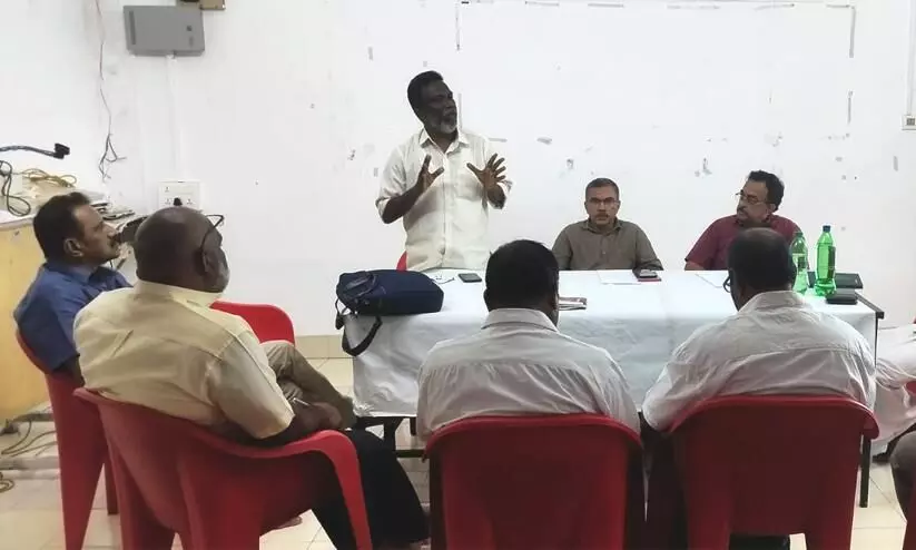 വിമാനക്കമ്പനികൾക്ക് കൊളളയടിക്കാൻ പ്രവാസികളെ എറിഞ്ഞു കൊടുക്കുന്നു -പ്രവാസി വെൽഫെയർ ഫോറം വിമാനക്കമ്പനികൾക്ക് കൊളളയടിക്കാൻ പ്രവാസികളെ എറിഞ്ഞു കൊടുക്കുന്നു -പ്രവാസി വെൽഫെയർ ഫോറം