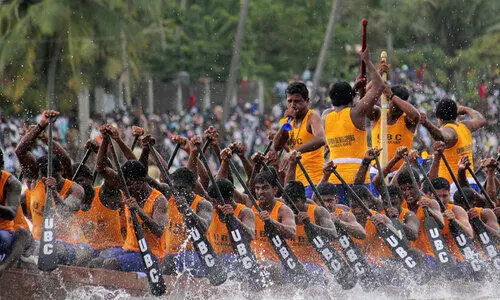 വ​ള്ളം​ക​ളി കാ​ണാ​ൻ ഒഴുകിയെത്തി വിദേശികളും