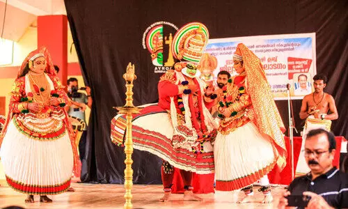 ഉത്തരാസ്വയംവരത്തിലൂ​ടെ കഥകളിയിൽ നിറഞ്ഞാടി കലക്ടർ ദിവ്യ എസ്. അയ്യർ