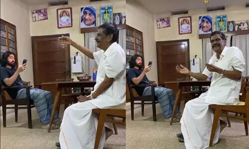 ‘ബഹാരോ ഫൂൽ ബര്‍സാവോ...’ പേരക്കുട്ടിയെ പാട്ടുപഠിപ്പിക്കുന്ന പി.ജെ ജോസഫിന്റെ വിഡിയോ വൈറൽ -Video