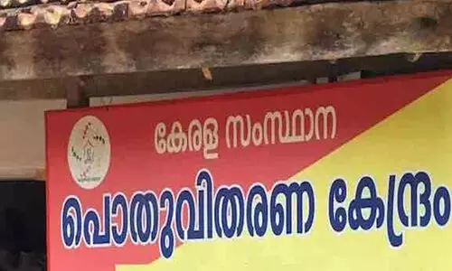 വെള്ള കാർഡുകാരുടെ അരി വെട്ടിക്കുറച്ചു; ഓണക്കാലത്തെ സ്പെഷൽ അരിയും പകുതിയായി