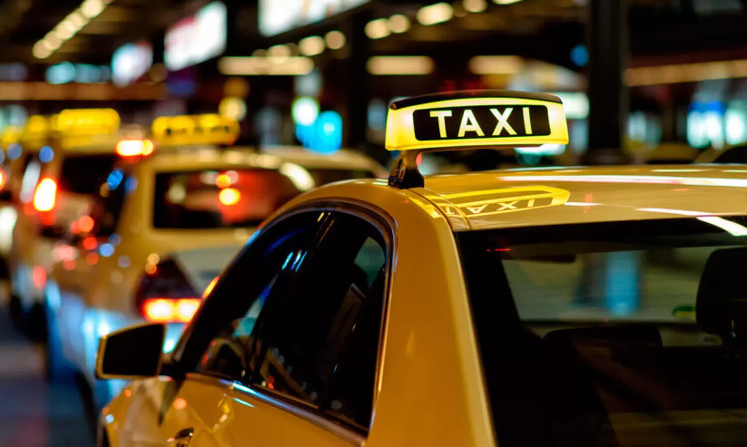അടിസ്ഥാന സൗകര്യമില്ലാത്ത ടാക്സി യാത്രകൾ ഒഴിവാക്കണം; മുന്നറിയിപ്പുമായി സൗദി ഗതാഗത മന്ത്രാലയം