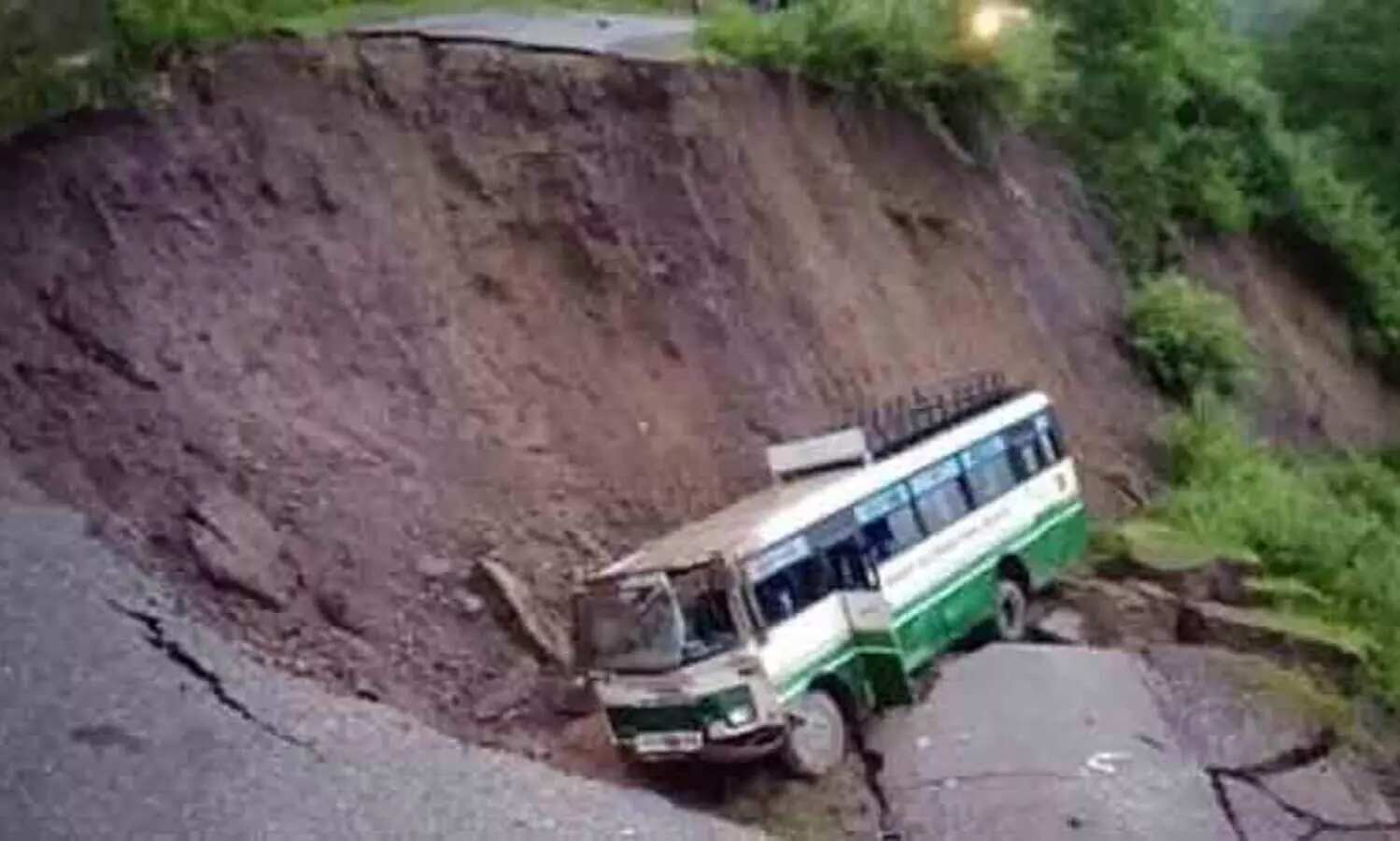 ഹി​മാ​ച​ൽ പ്രദേശിൽ മേഘസ്ഫോടനം; 51 മരണം, അസമിൽ 14