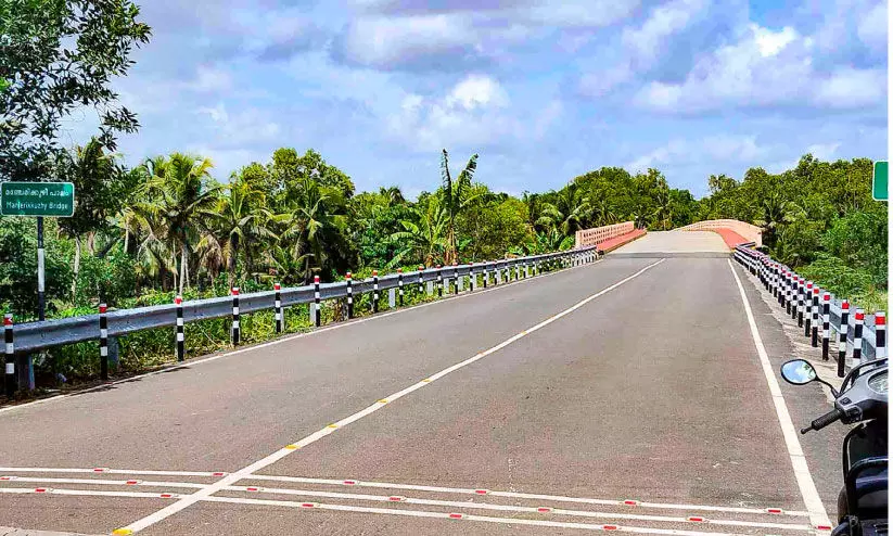 മാഞ്ചേരിക്കുഴി പാലംവഴി കാക്കനാട്ടേക്ക് ബസ് സർവിസില്ല; ജനത്തിന്​ ദുരിതം