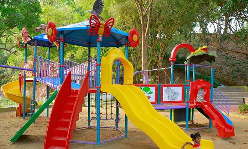 കുട്ടികളുടെ പാർക്ക്‌ കാടു​കയറി നശിക്കുന്നു