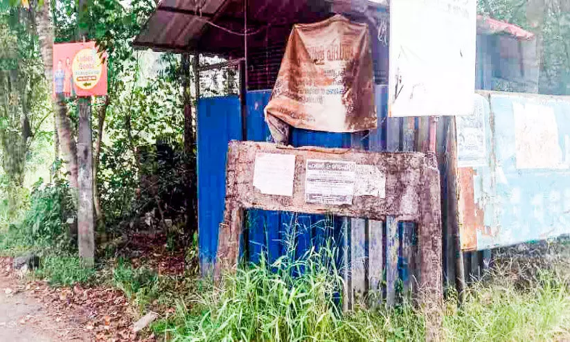 പടഹാരം ആര്.ഒ പ്ലാന്റ് നിലച്ചിട്ട് രണ്ടുവര്ഷം കുടിവെള്ളത്തിന് നെട്ടോട്ടമോടി ജനം പടഹാരം ആര്.ഒ പ്ലാന്റ് നിലച്ചിട്ട് രണ്ടുവര്ഷം കുടിവെള്ളത്തിന് നെട്ടോട്ടമോടി ജനം