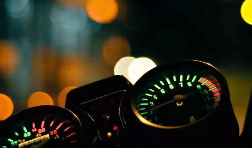 1.15 കോടി രൂപയുടെ പൈതൃക ഗേഹം പകുതി വിലക്ക് വിറ്റ് മോട്ടോർ ബൈക്ക് വാങ്ങി ചൈനീസ് ബാലൻ 1.15 കോടി രൂപയുടെ പൈതൃക ഗേഹം പകുതി വിലക്ക് വിറ്റ് മോട്ടോർ ബൈക്ക് വാങ്ങി ചൈനീസ് ബാലൻ