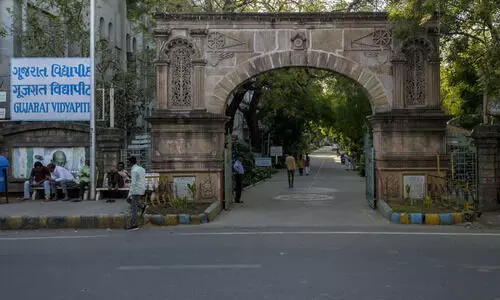 മഹാത്മാഗാന്ധിയുടെ സ്‌കൂളിൽ സർവമത പ്രാർത്ഥനക്ക് വിലക്ക്