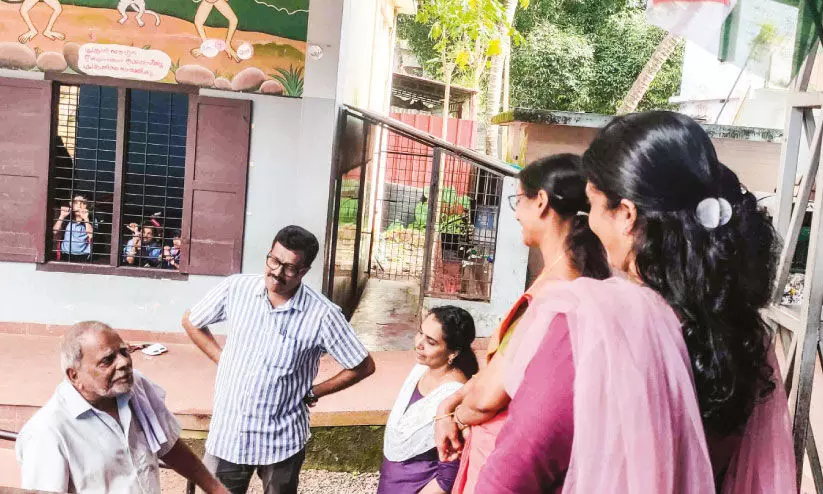 ഓർമകൾ വാനോളം; ആദ്യ പതാകയുയർത്തിയ ആലിക്കുട്ടി സ്കൂളിലെത്തി