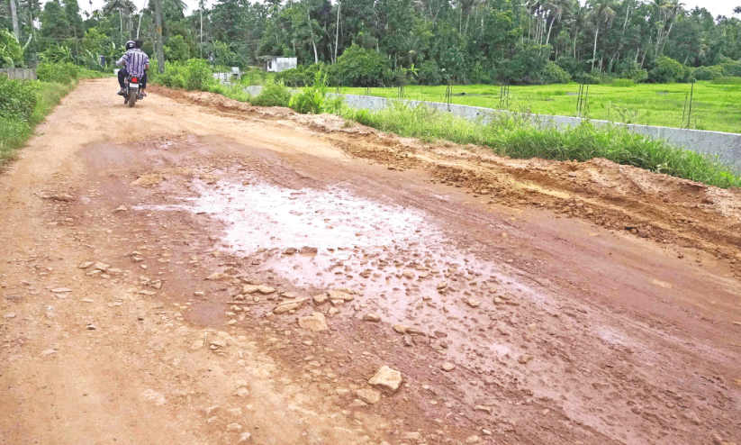 Karurchira Bund Road