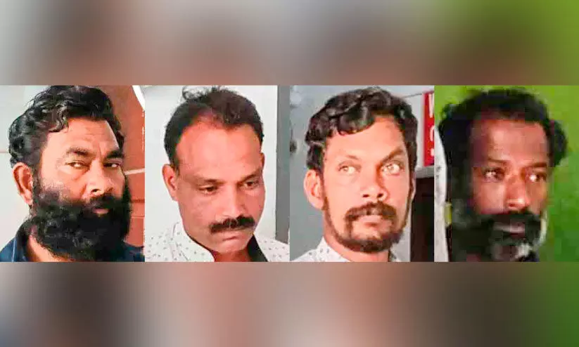 തൊഴിലാളികളുമായി വന്ന വാഹനത്തിലെ സ്ത്രീക്ക് മർദനം: നാലുപേർ അറസ്റ്റിൽ തൊഴിലാളികളുമായി വന്ന വാഹനത്തിലെ സ്ത്രീക്ക് മർദനം: നാലുപേർ അറസ്റ്റിൽ