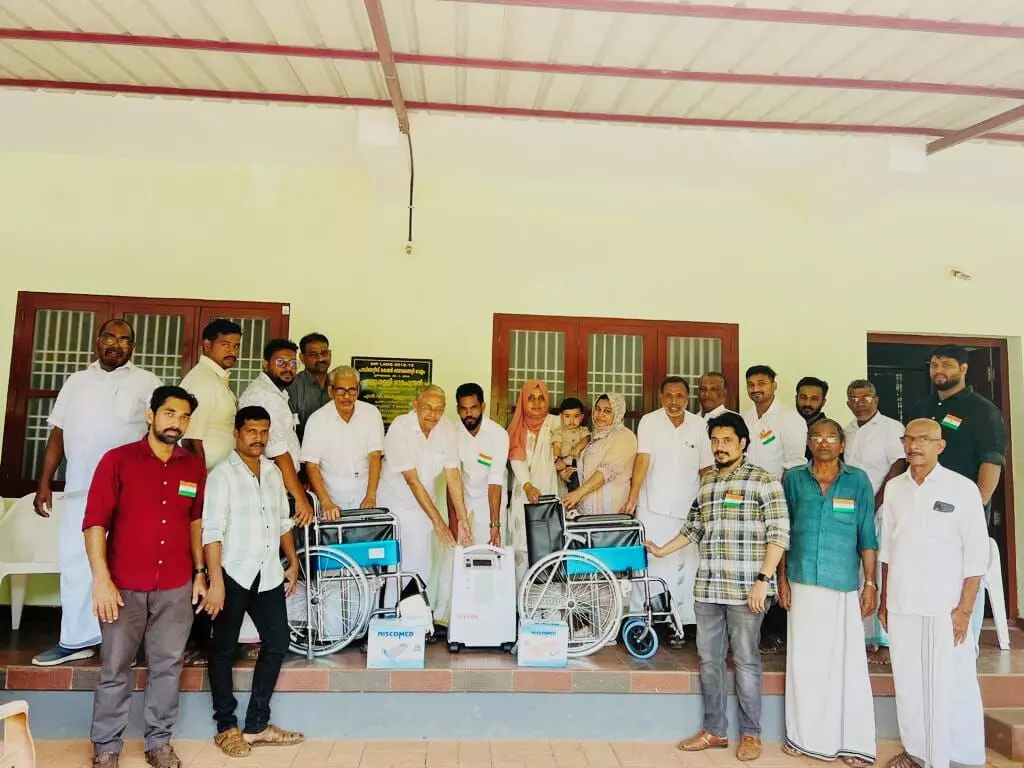 സ്വാതന്ത്ര്യദിനം പാലിയേറ്റീവിനൊപ്പം ആഘോഷിച്ച് ജാലകം പൂർവ്വ വിദ്യാർത്ഥി കൂട്ടായ്മ സ്വാതന്ത്ര്യദിനം പാലിയേറ്റീവിനൊപ്പം ആഘോഷിച്ച് ജാലകം പൂർവ്വ വിദ്യാർത്ഥി കൂട്ടായ്മ