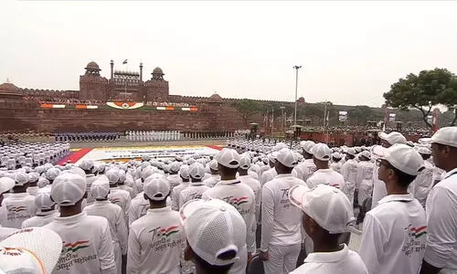 ചെങ്കോട്ടയിൽ ദേശീയപതാക ഉയർത്തി പ്രധാനമന്ത്രി; സ്വാ​ത​ന്ത്ര്യ ദി​നാ​ഘോ​ഷ​ങ്ങൾക്ക്​ തുടക്കം