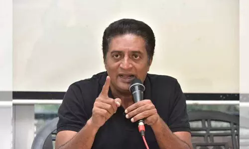 ‘കൊലയാളിയുടെ പ്രസംഗത്തിന് മരിച്ചവർ മാത്രമേ കൈയടിക്കൂ’; സ്വാതന്ത്ര്യദിനം ആഘോഷിക്കാൻ കഴിയില്ലെന്ന് പ്രകാശ് രാജ്