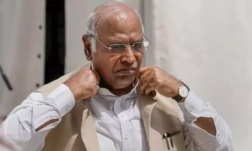 കോൺഗ്രസിന് 16 അംഗ കേന്ദ്ര തെരഞ്ഞെടുപ്പ് കമ്മിറ്റി