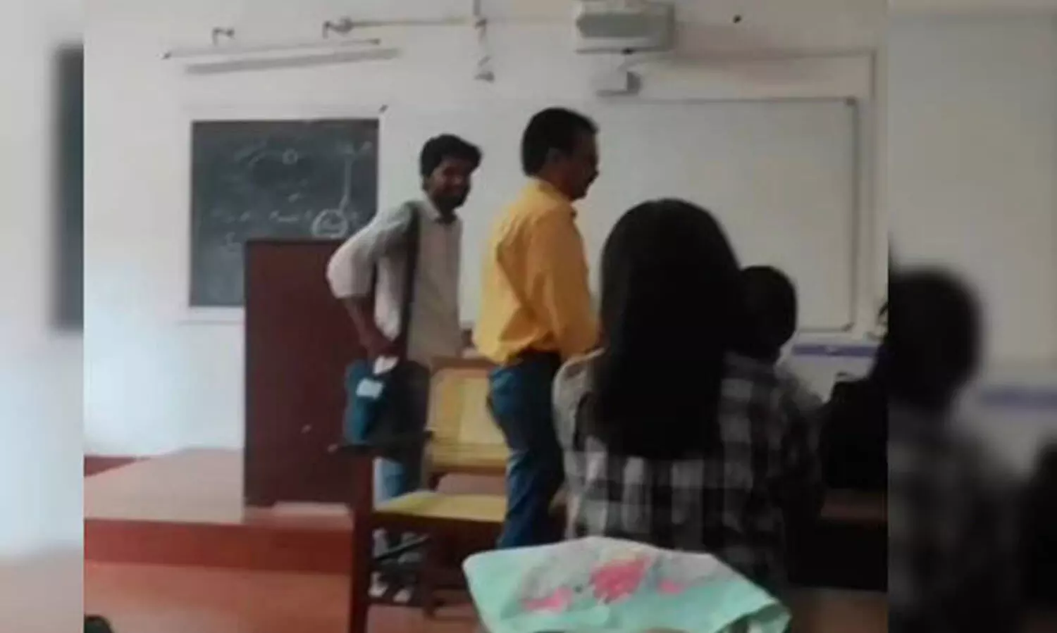 മഹാരാജാസ്​ അധ്യാപകന്​ അപമാനം; സ്​പെഷൽ ബ്രാഞ്ച്​ അന്വേഷിക്കുന്നു