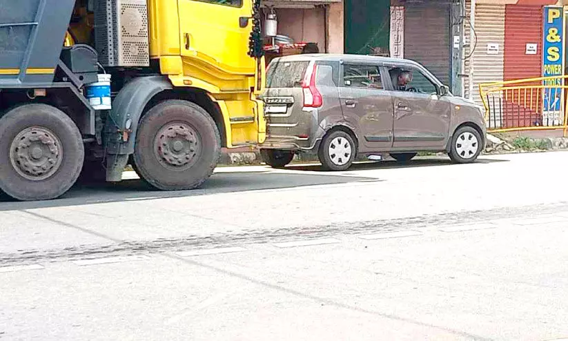 സിഗ്നൽ ലൈറ്റുകളില്ല; മാമുക്കിൽ അപകടമേറുന്നു