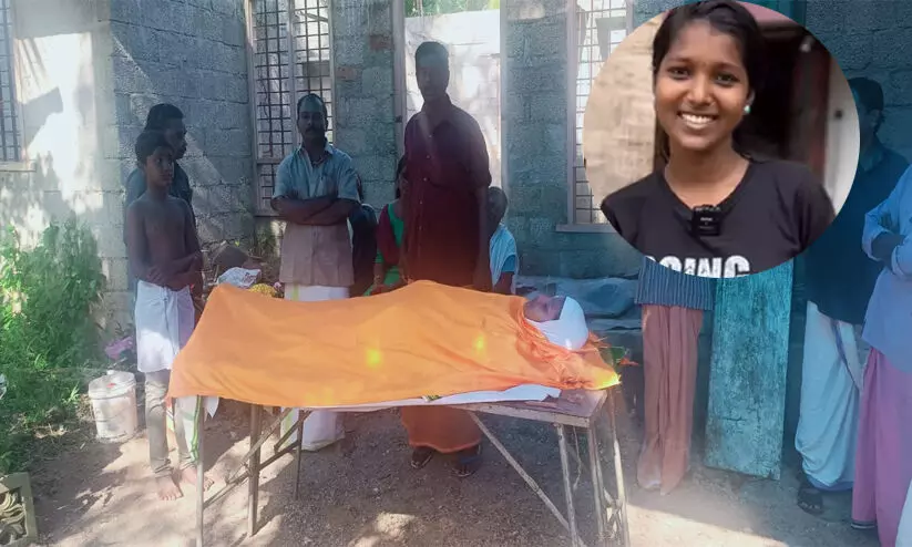 പണി തീരാത്ത വീടിന് മുന്നിലേക്ക് വിഷ്ണുപ്രിയയുടെ ചേതനയറ്റ ശരീരമെത്തുമ്പോൾ, നൊമ്പര കാഴ്ചയായി മാതാപിതാക്കൾ...നാടാകെ കുടുംബം നോക്കാൻ ഉണ്ണിയപ്പം വിറ്റകഥ പറയുന്നു...