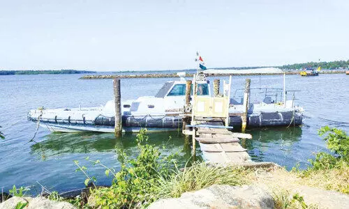 മ​ത്സ്യ​ത്തൊ​ഴി​ലാ​ളി​ക​ളെ ര​ക്ഷ​പ്പെ​ടു​ത്താ​ൻ ഓടുന്ന ബോട്ടിനെ ആര് രക്ഷിക്കും​?