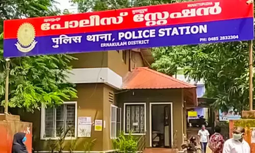 വെള്ളച്ചാട്ടത്തിൽ യുവതികളെ കടന്നുപിടിച്ച പൊലീസു​കാർക്ക് സസ്​പെൻഷൻ