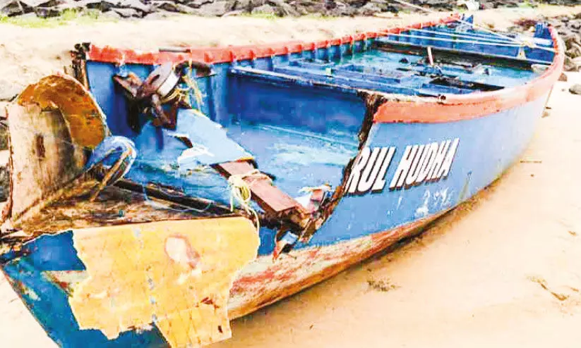 വള്ളം തകർന്ന കേസ്; ഇൻഷുറൻസ് നൽകാൻ തടസ്സമായി ഫിഷറീസ് വകുപ്പ് വള്ളം തകർന്ന കേസ്; ഇൻഷുറൻസ് നൽകാൻ തടസ്സമായി ഫിഷറീസ് വകുപ്പ്