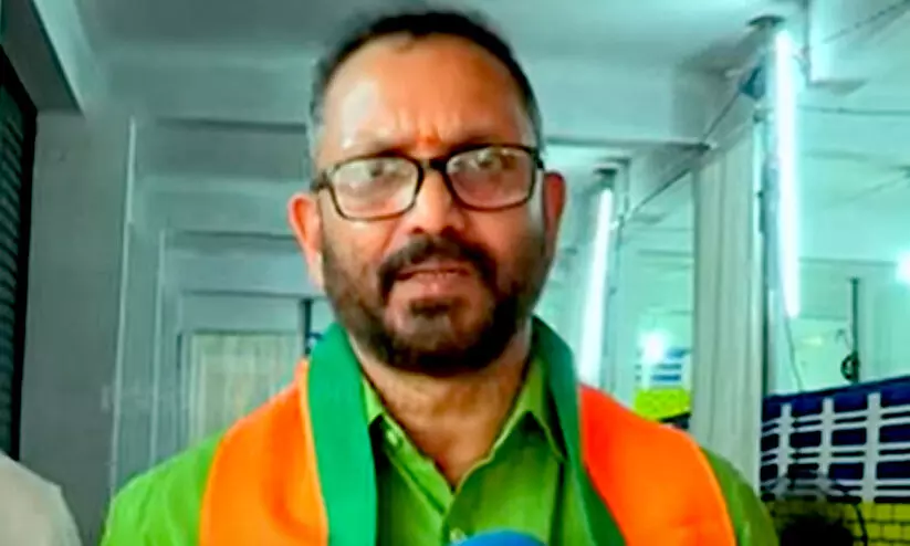 മാപ്പ് പറയാൻ എന്താണ് ദുരഭിമാനം? മാപ്പ് പറഞ്ഞേ മതിയാകൂ -കെ. സുരേന്ദ്രൻ: ‘ഗണപതി നിന്ദ പുതുപ്പള്ളിയിൽ ചർച്ചയാകും’ മാപ്പ് പറയാൻ എന്താണ് ദുരഭിമാനം? മാപ്പ് പറഞ്ഞേ മതിയാകൂ -കെ. സുരേന്ദ്രൻ: ‘ഗണപതി നിന്ദ പുതുപ്പള്ളിയിൽ ചർച്ചയാകും’