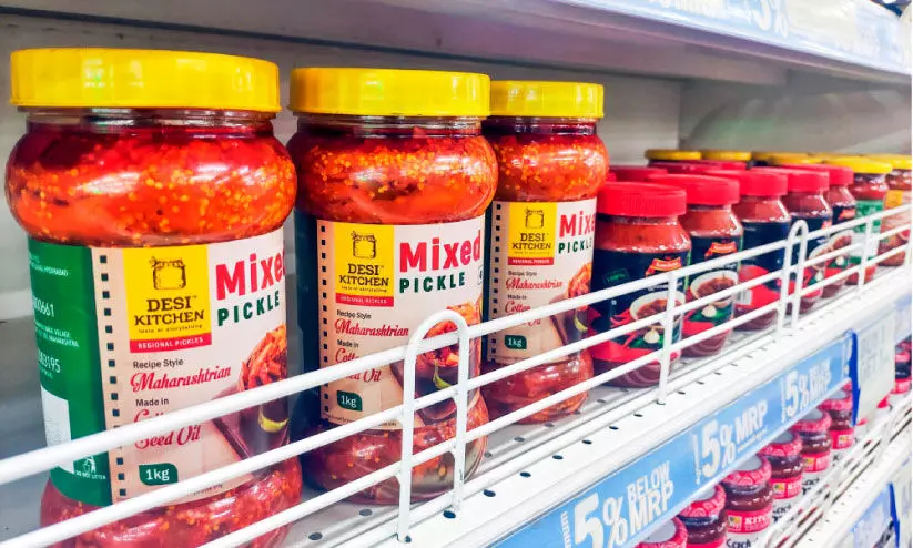 കിതച്ചും കുതിച്ചും കൈത്തൊഴിൽ; വി​ല​ക്ക​യ​റ്റ​ത്തി​ന്‍റെ എ​രി​പൊ​രി​ച്ചി​ലി​ൽ​​ ‘അ​ച്ചാ​ർ വി​പ​ണി’