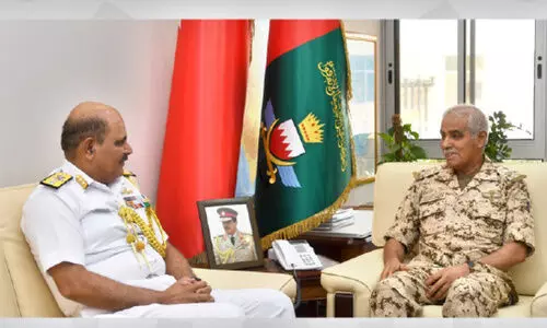 ബ​ഹ്‌​റൈ​ൻ ഡി​ഫ​ൻ​സ് ഫോ​ഴ്‌​സ് ചീ​ഫ്, വെ​സ്റ്റേ​ൺ ഫ്ലീ​റ്റ് ഇ​ന്ത്യ​ൻ ക​മാ​ൻ​ഡ​റെ സ്വീ​ക​രി​ച്ചു